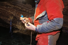 Cueva de Chorros, instalación de sensores, 17-04-2021